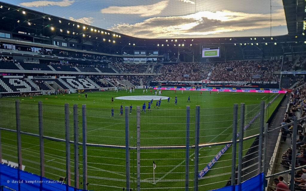 12. August 2023, Auswärtsmatch des FC Blau Weiß Linz bei den Rosaroten auf der Gugl. Warmup.